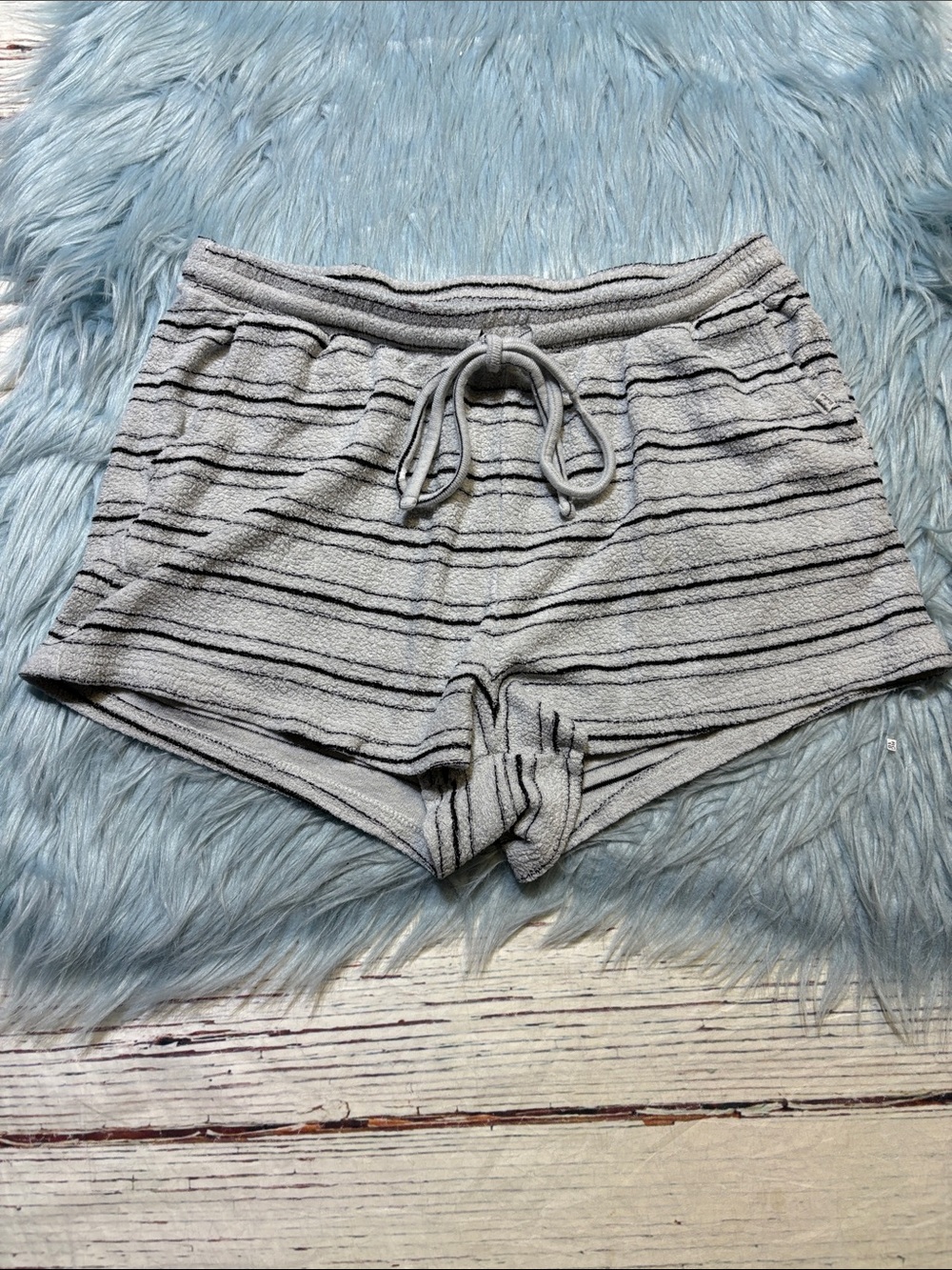 Billabong Striped Terry Cloth Drawstring Lounge Shorts - Light Gray & Black sz 1